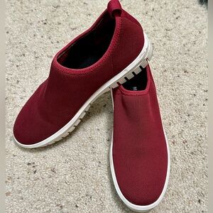 BLONDO Farrah Burgundy Knit Slip On Waterproof Sneakers Size 7